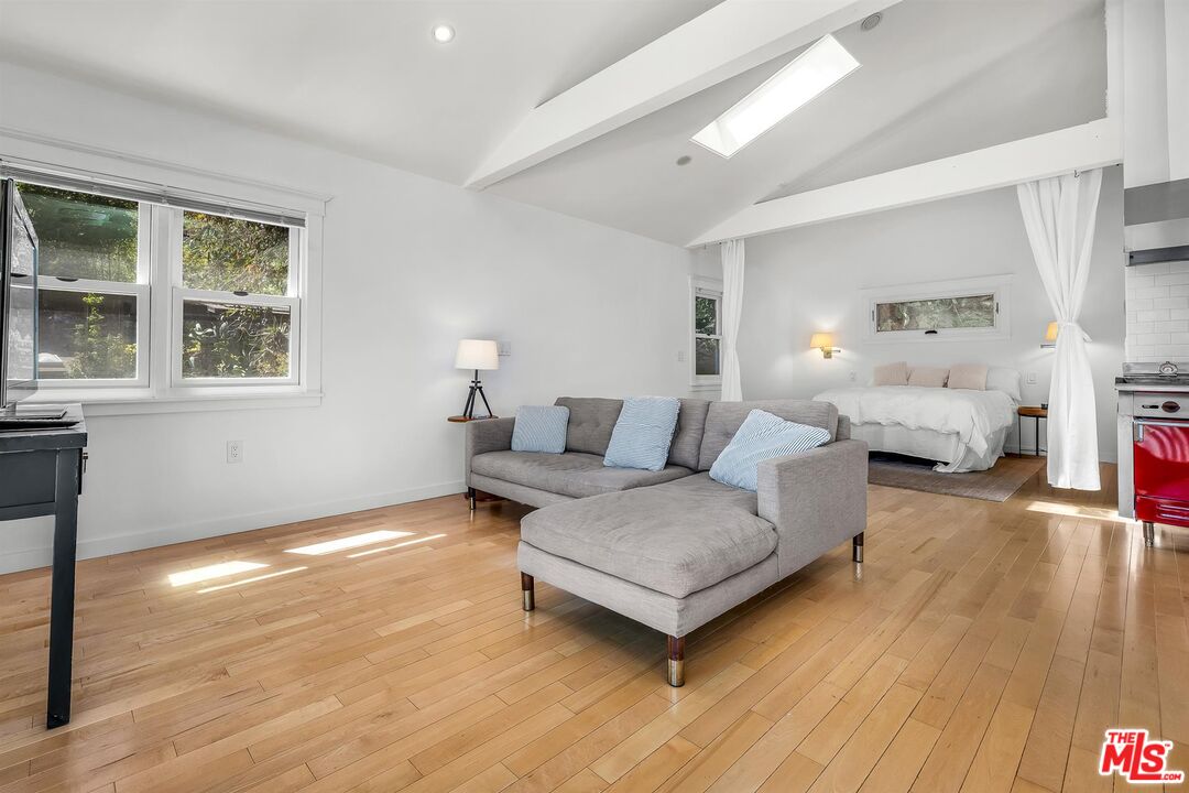 8443 Ridpath Drive Los Angeles, CA 90046 - Photo 9 of 24