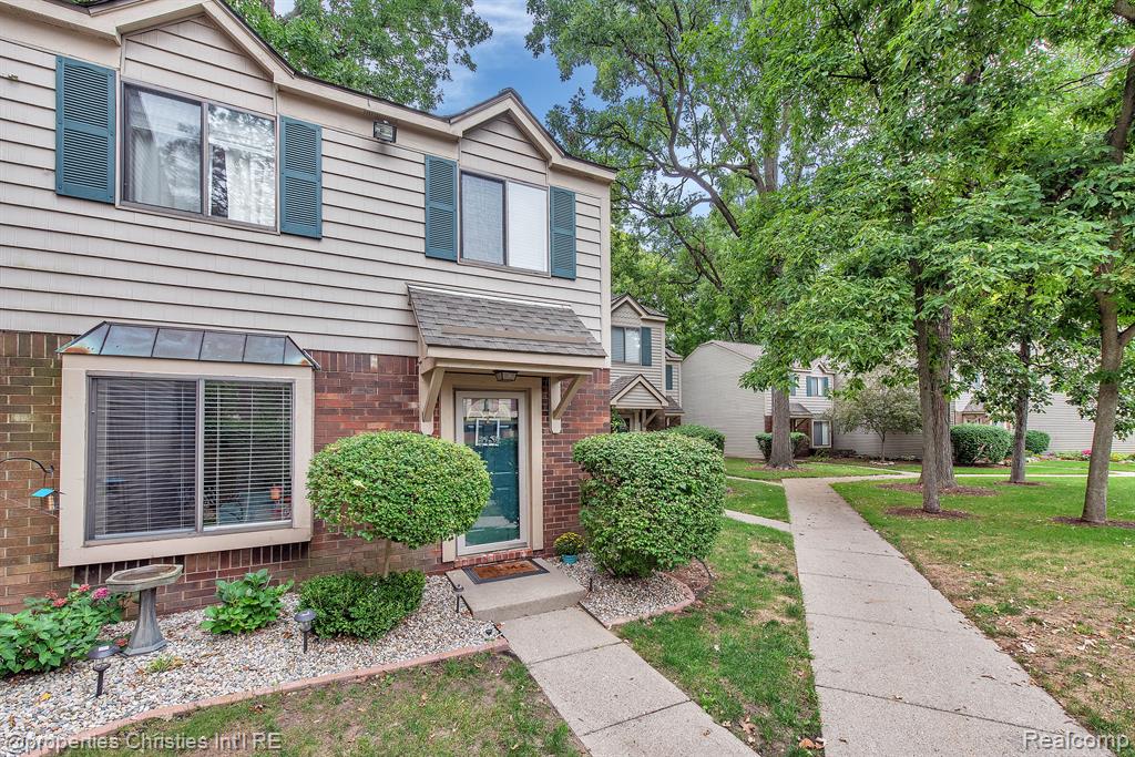 1562 Streamwood Court Rochester Hills, MI 48307 - Photo 4 of 26