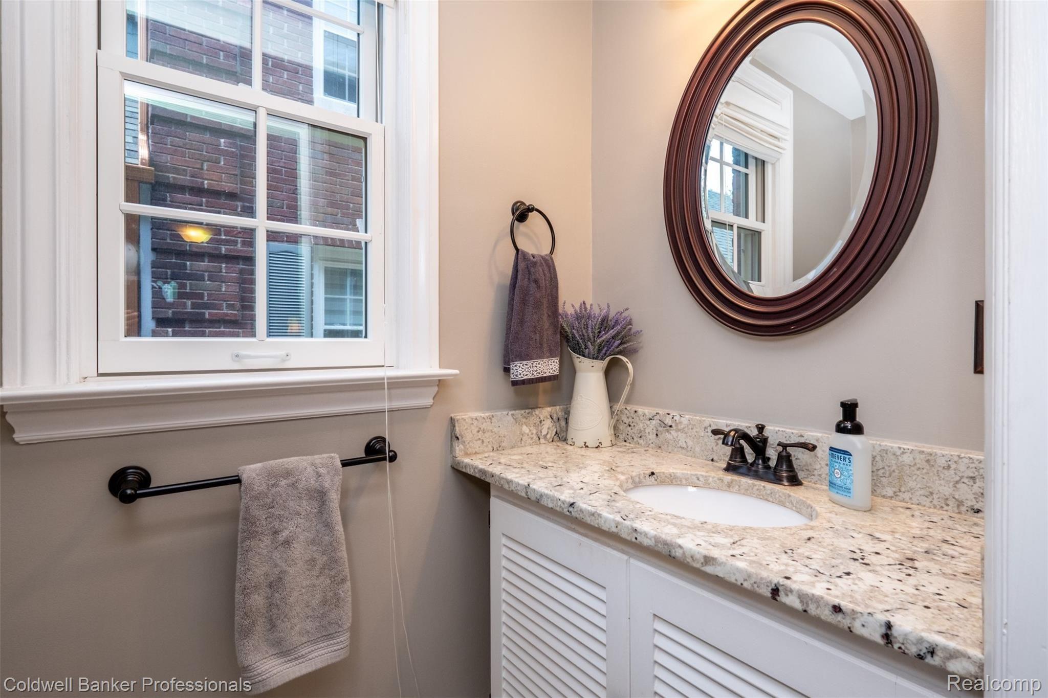 1451 Oxford Road Grosse Pointe, MI 48236 - Photo 19 of 37 Half Bath
