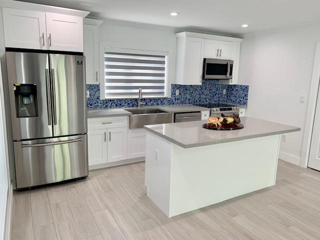9 Center Lane Key Largo, FL 33037 - Photo 17 of 36 Kitchen and dining area angle 3