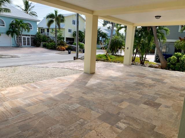 9 Center Lane Key Largo, FL 33037 - Photo 6 of 36 Carport front