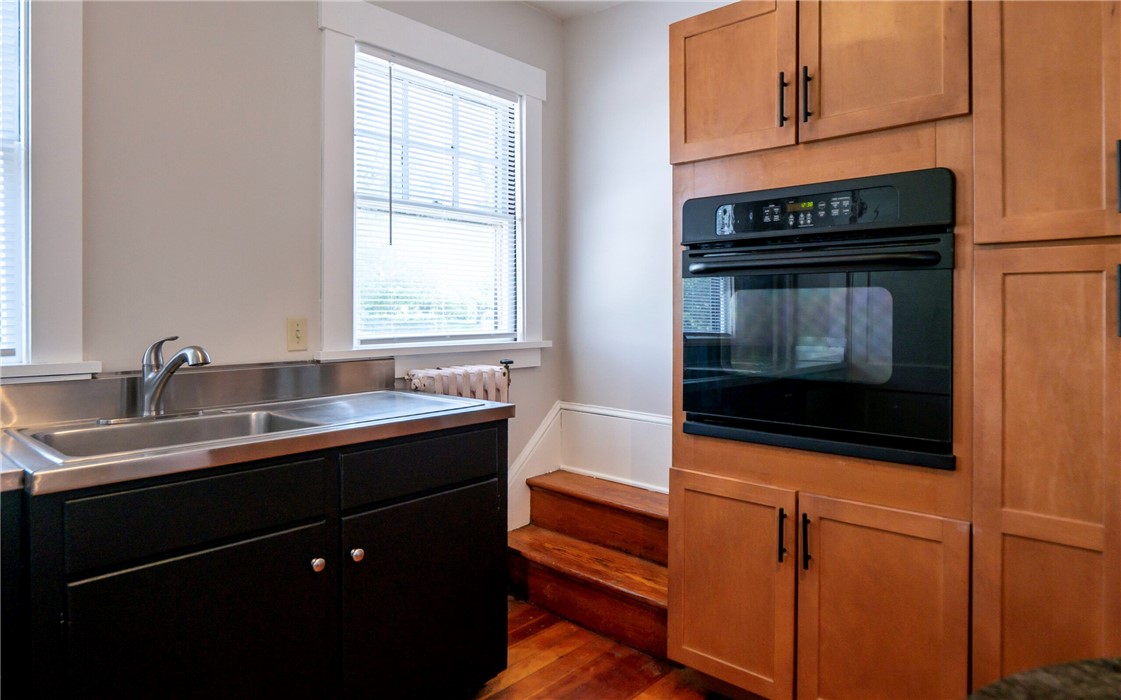 446 Broadway, Unit B Newport, RI 02840 - Photo 8 of 20