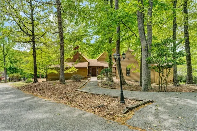 $599,900 | 101 Briarcliff Drive, Moneta, VA 24121