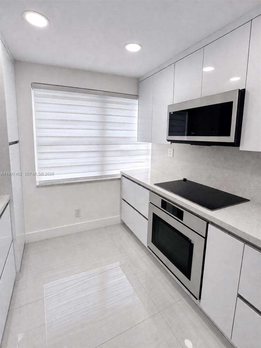 6901 Cypress Road, Unit B17 Plantation, FL 33317 - Photo 6 of 11 Photo 6