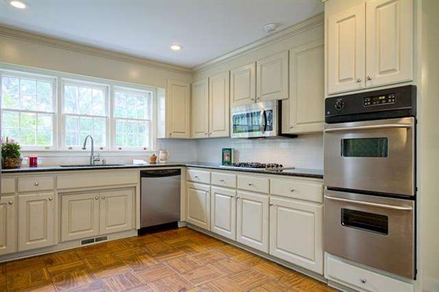 1111 Parkins Mill Road Greenville, SC 29607 - Photo 8 of 17