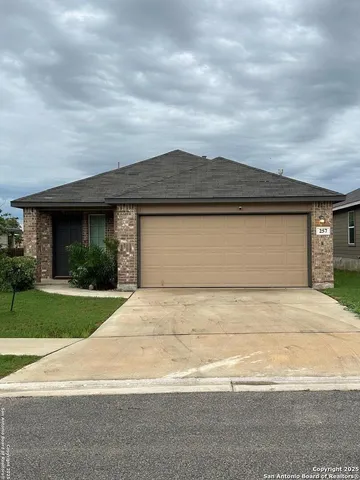 $2,000 | 257 Middle Grn Loop, Floresville, TX 78114