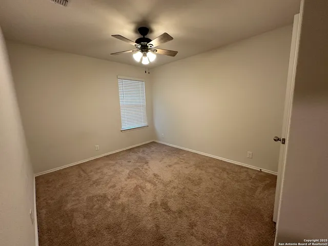 $2,000 | 257 Middle Grn Loop, Floresville, TX 78114