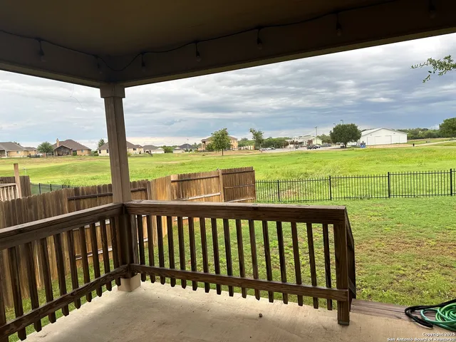$2,000 | 257 Middle Grn Loop, Floresville, TX 78114