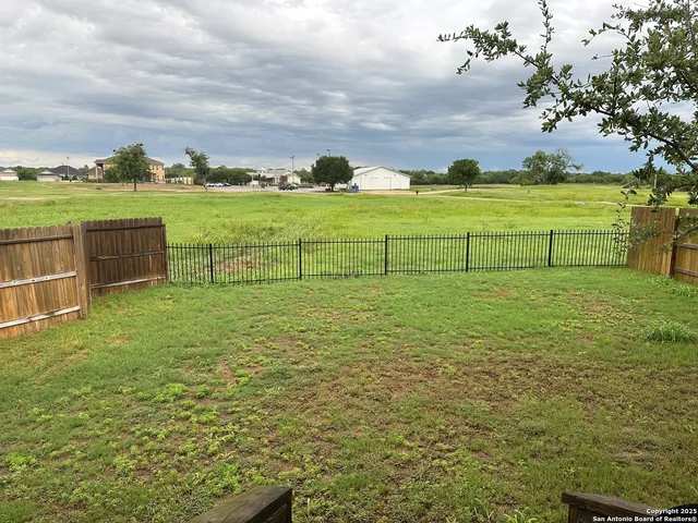 $2,000 | 257 Middle Grn Loop, Floresville, TX 78114