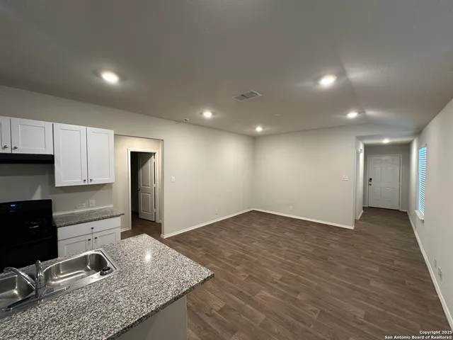 $2,000 | 257 Middle Grn Loop, Floresville, TX 78114