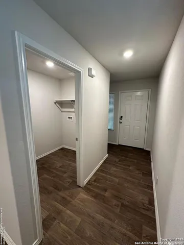 $2,000 | 257 Middle Grn Loop, Floresville, TX 78114