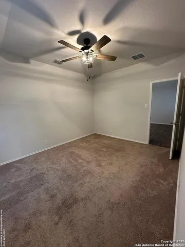 $2,000 | 257 Middle Grn Loop, Floresville, TX 78114