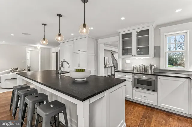 $1,900,000 | 1007 North Sycamore Street, Falls Church, VA 22046