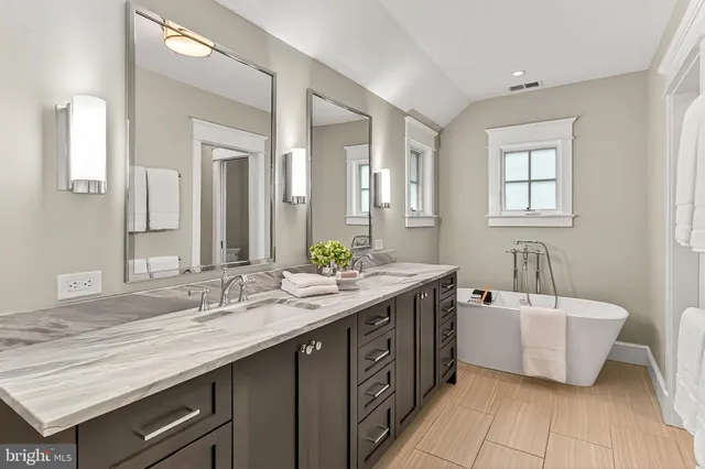 $1,900,000 | 1007 North Sycamore Street, Falls Church, VA 22046