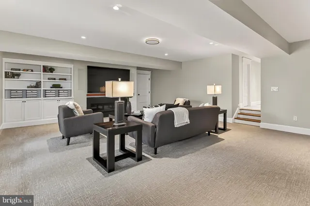 $1,900,000 | 1007 North Sycamore Street, Falls Church, VA 22046