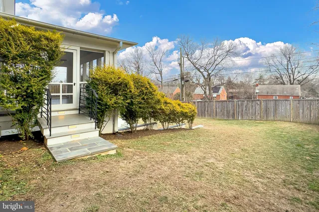 $1,900,000 | 1007 North Sycamore Street, Falls Church, VA 22046