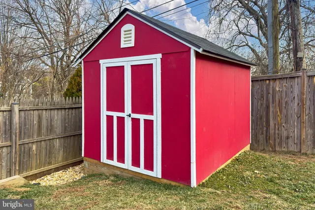 $1,900,000 | 1007 North Sycamore Street, Falls Church, VA 22046