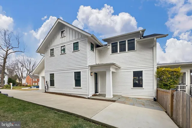 $1,900,000 | 1007 North Sycamore Street, Falls Church, VA 22046