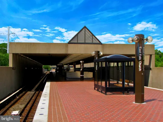 $1,900,000 | 1007 North Sycamore Street, Falls Church, VA 22046