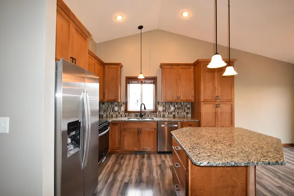 $474,900 | 887 Golfview Avenue, Zumbrota, MN 55992