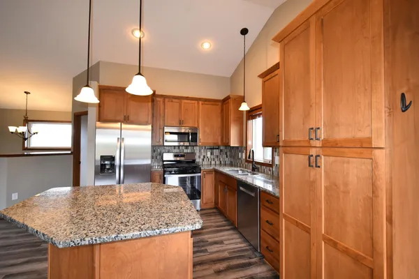 $474,900 | 887 Golfview Avenue, Zumbrota, MN 55992