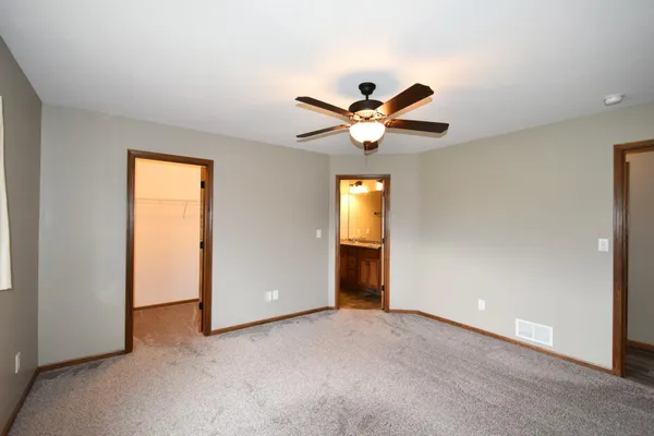 $474,900 | 887 Golfview Avenue, Zumbrota, MN 55992