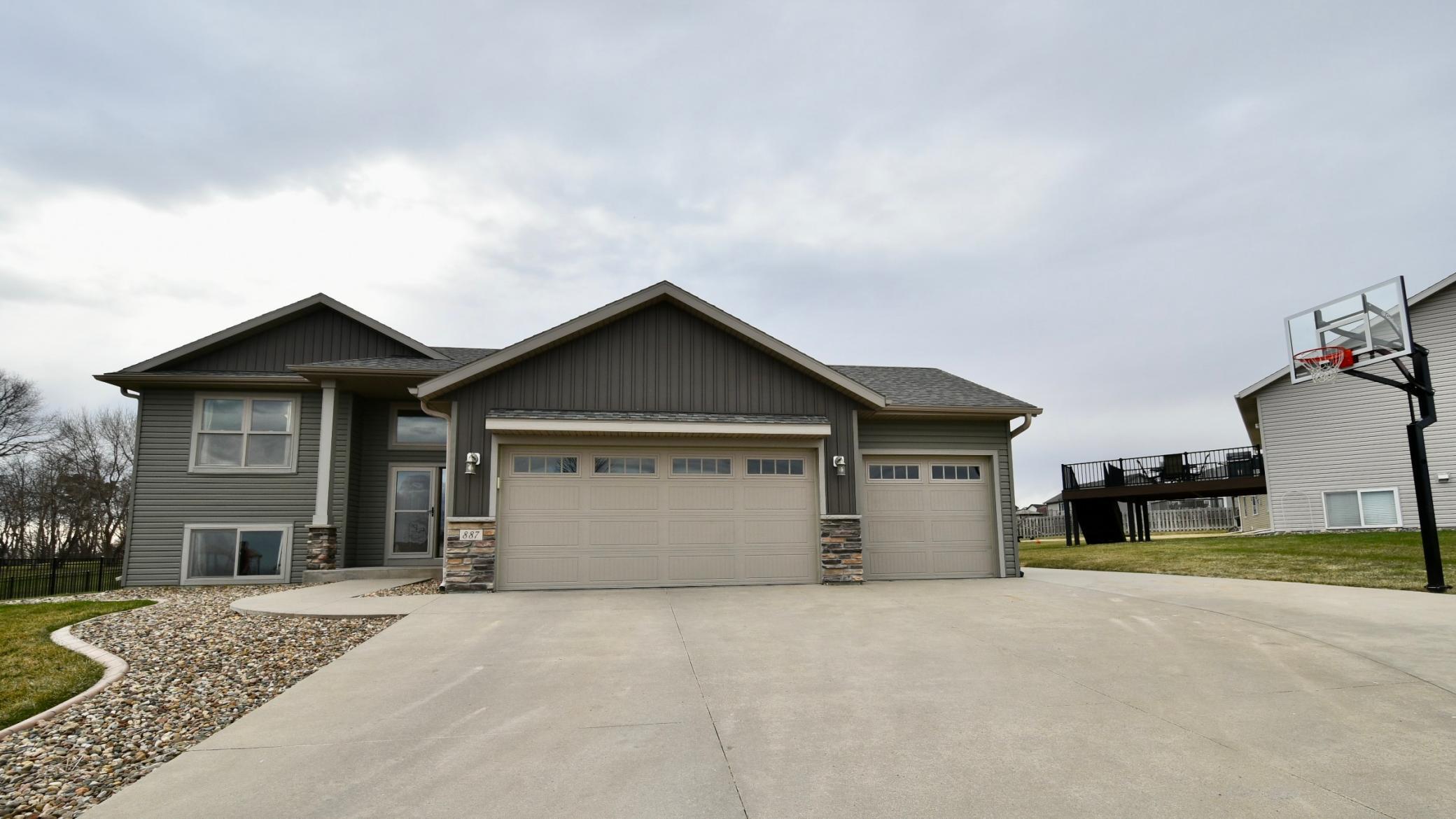 887 Golfview Avenue Zumbrota, MN 55992 - Photo 2 of 42