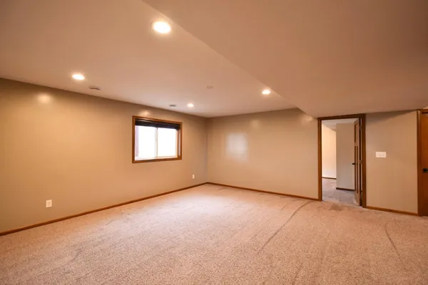 $474,900 | 887 Golfview Avenue, Zumbrota, MN 55992