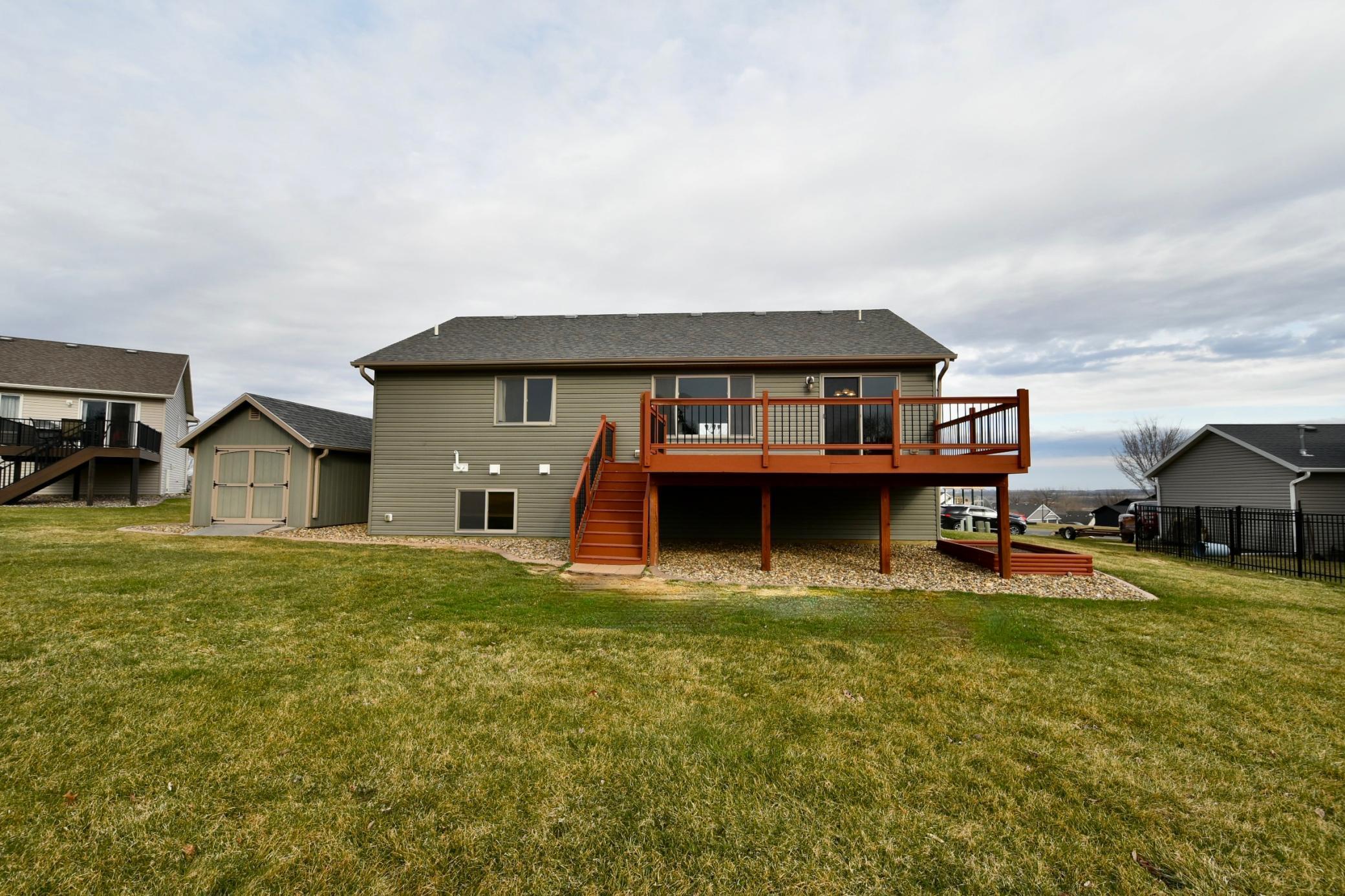 887 Golfview Avenue Zumbrota, MN 55992 - Photo 3 of 42