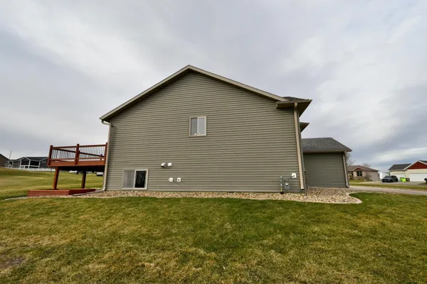 $474,900 | 887 Golfview Avenue, Zumbrota, MN 55992