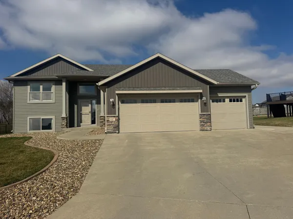 $474,900 | 887 Golfview Avenue, Zumbrota, MN 55992