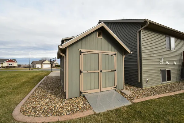 $474,900 | 887 Golfview Avenue, Zumbrota, MN 55992