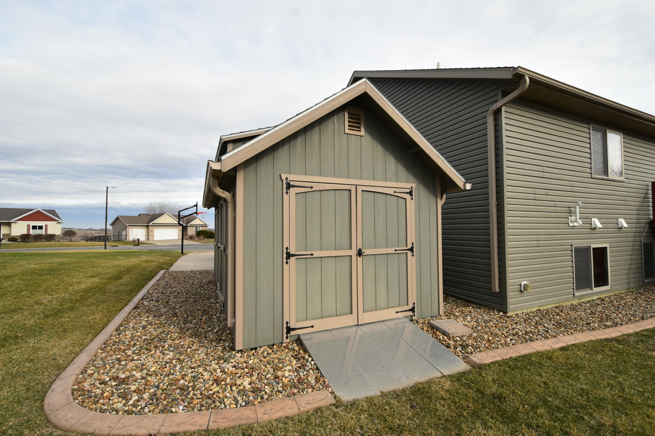 887 Golfview Avenue Zumbrota, MN 55992 - Photo 7 of 42