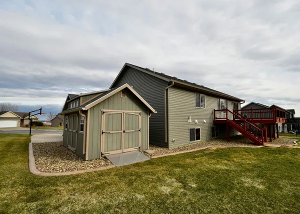 $474,900 | 887 Golfview Avenue, Zumbrota, MN 55992