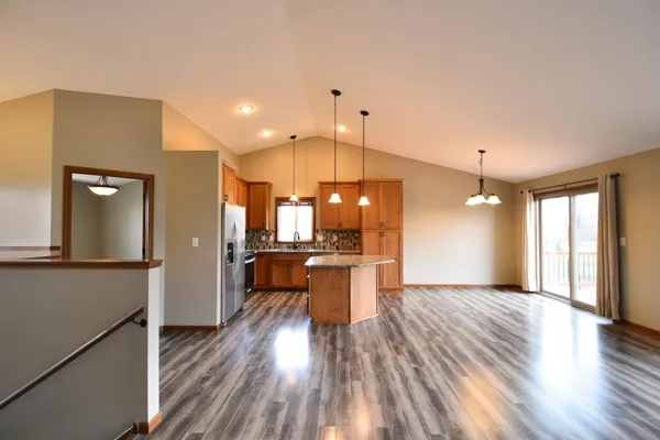 $474,900 | 887 Golfview Avenue, Zumbrota, MN 55992