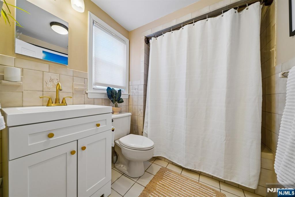 99 Ferncliff Road Bloomfield, NJ 07003 - Photo 20 of 30 a bathroom with a sink and a toilet
