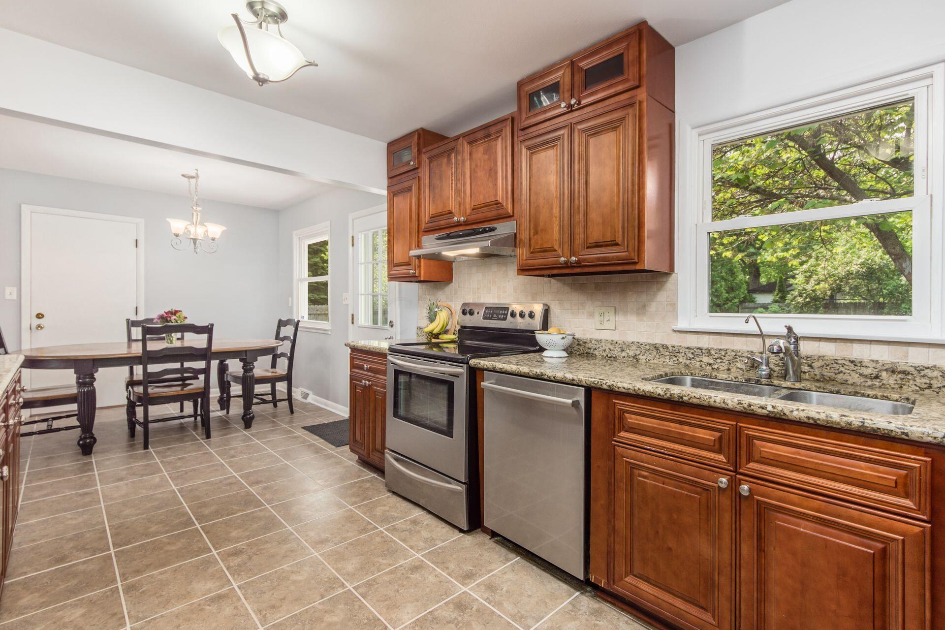 1527 Fishinger Road Columbus, OH 43221 - Photo 11 of 27 015_1ec6_M 1527 Fischinger029