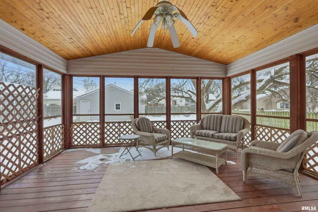 $179,900 | 1508 32nd Street, Moline, IL 61265