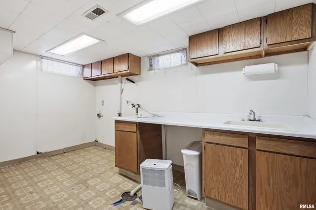 $179,900 | 1508 32nd Street, Moline, IL 61265