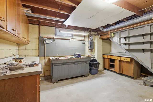 $179,900 | 1508 32nd Street, Moline, IL 61265