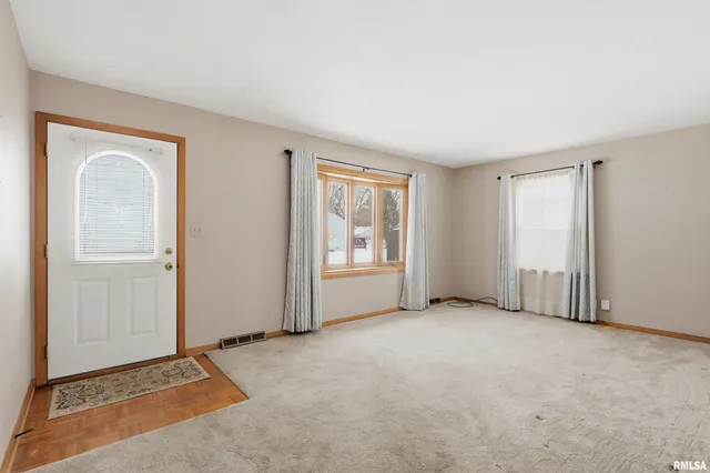 $179,900 | 1508 32nd Street, Moline, IL 61265