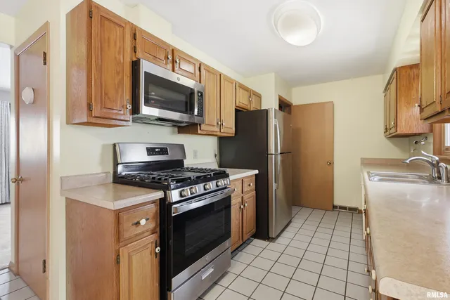 $179,900 | 1508 32nd Street, Moline, IL 61265