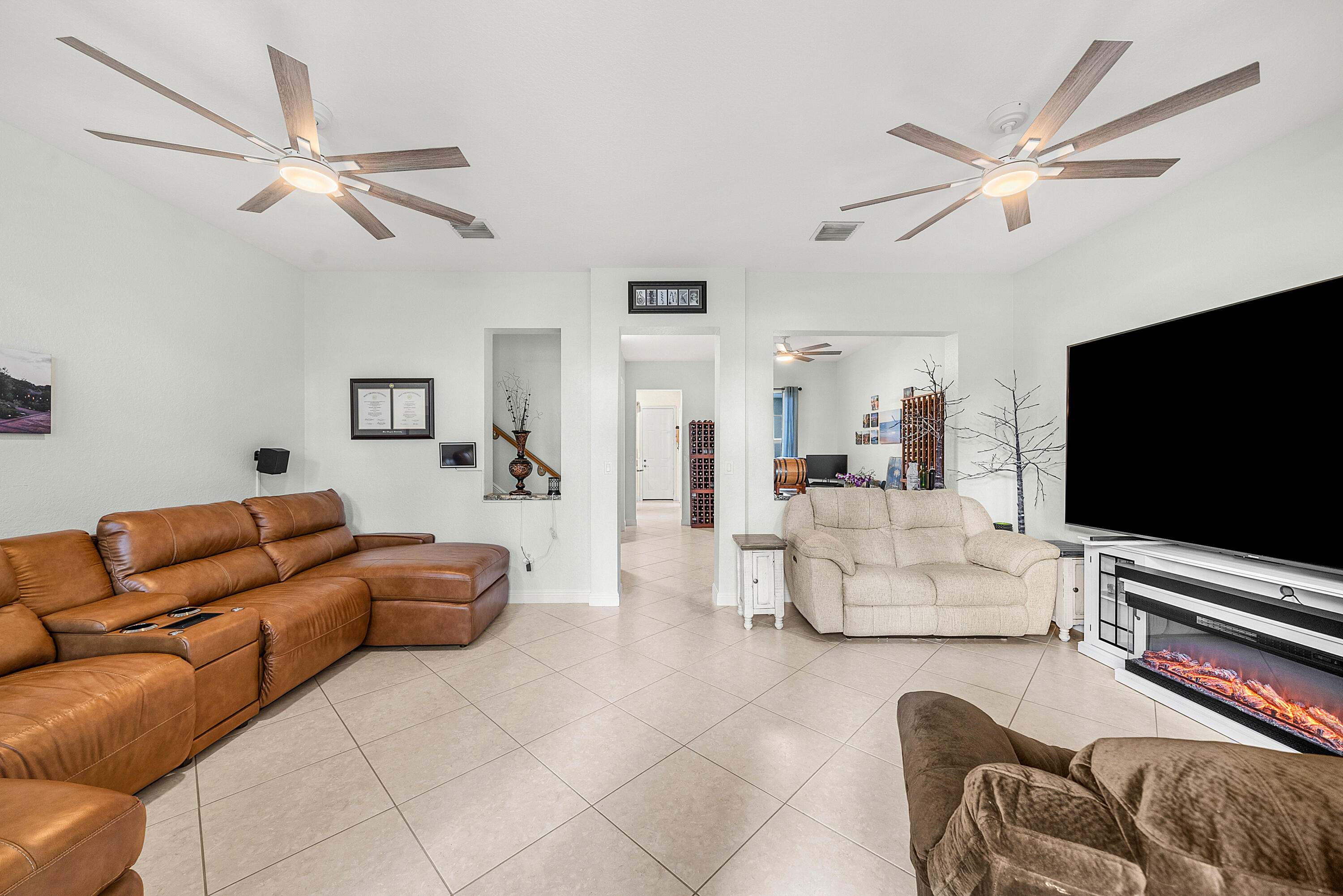704 Northwest 83rd Place Boca Raton, FL 33487 - Photo 5 of 37 Living Room