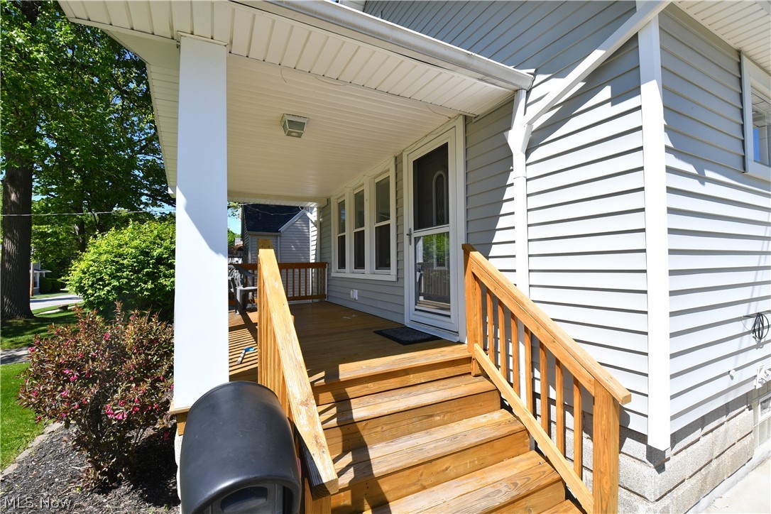 1127 Sunset Road Cleveland, OH 44124 - Photo 2 of 24