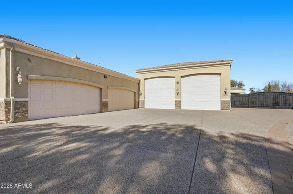 $2,400,000 | 2900 East Clark Drive, Gilbert, AZ 85297