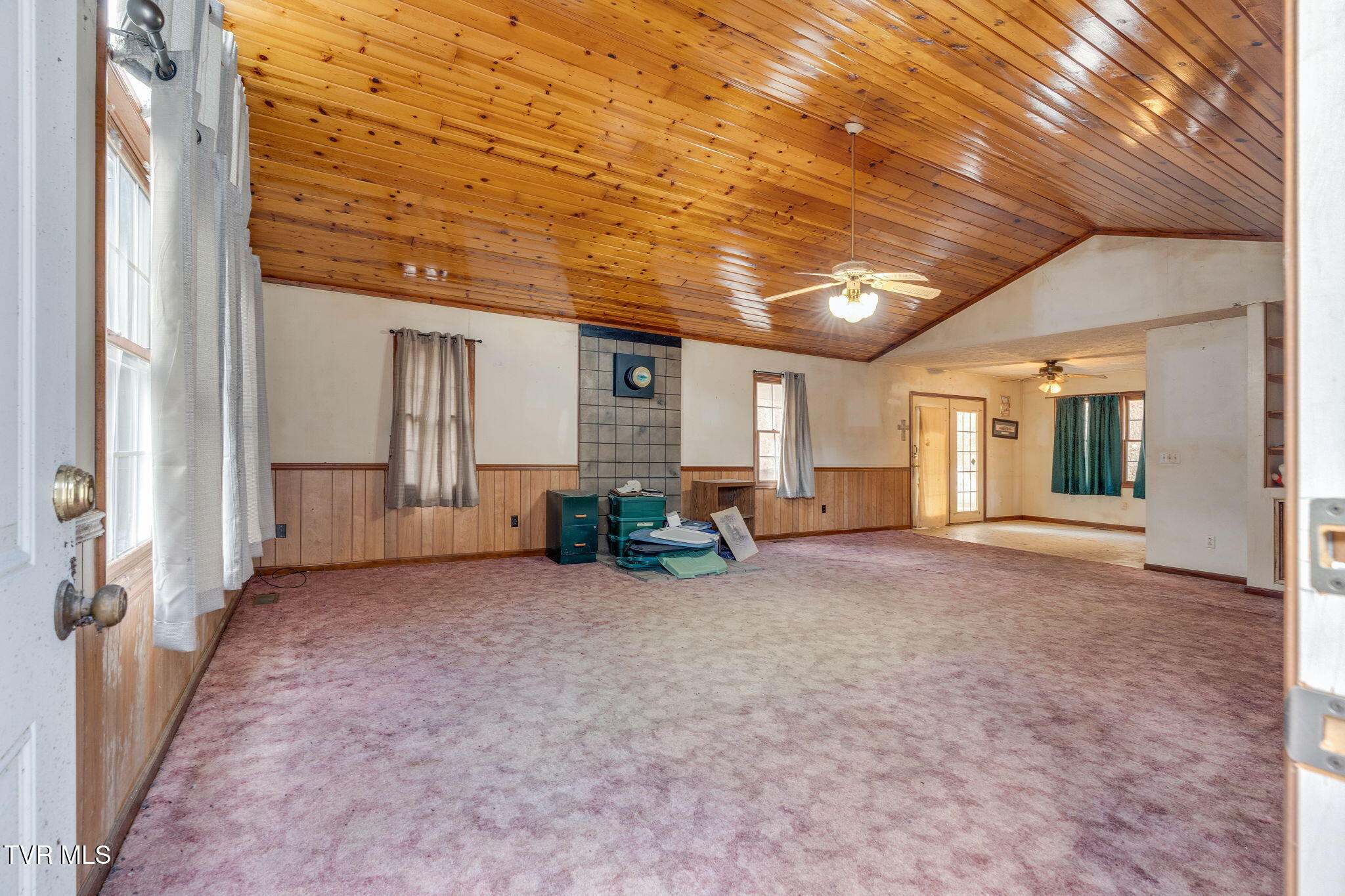 228 Tiger Creek Road Roan Mountain, TN 37687 - Photo 14 of 38 001