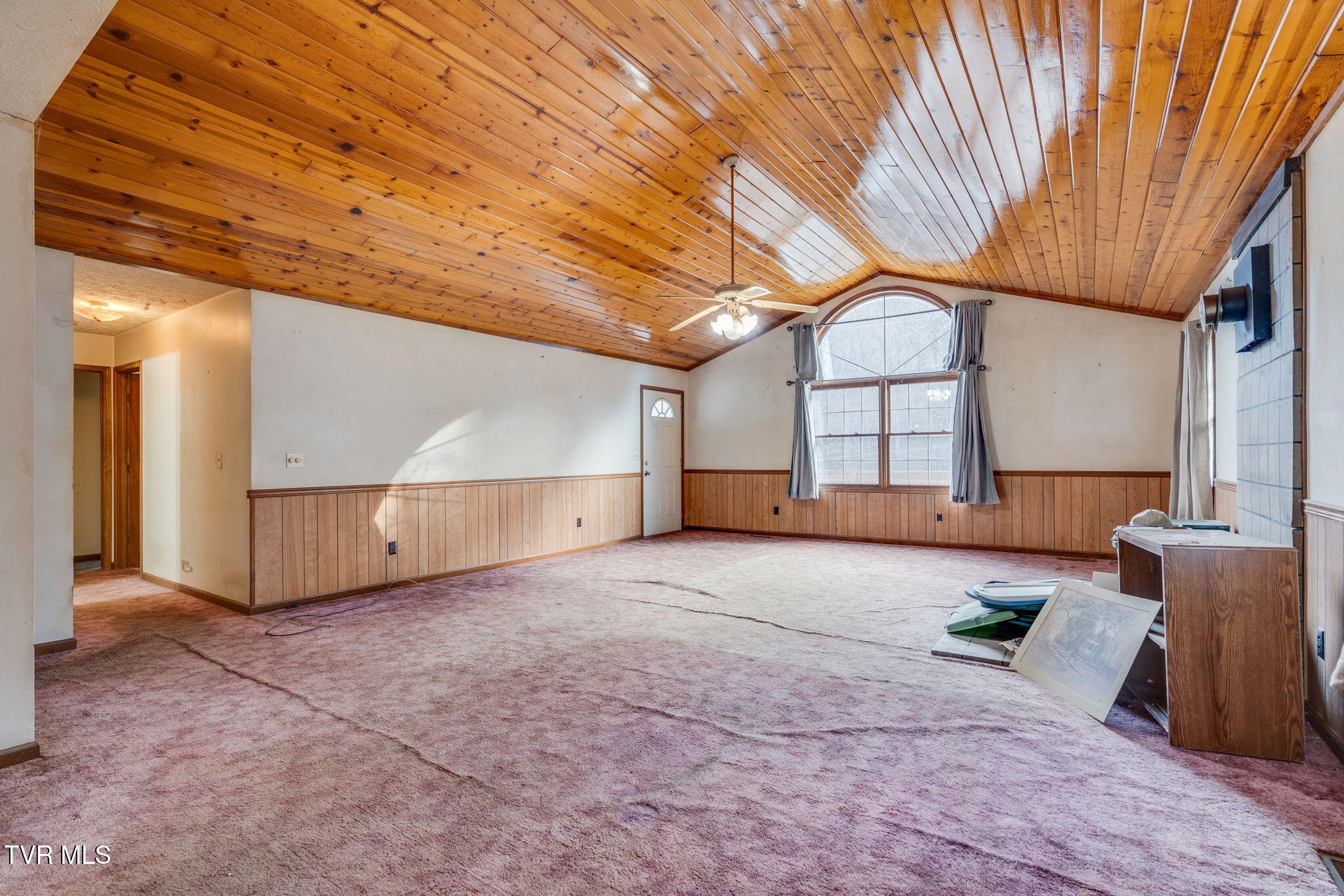 228 Tiger Creek Road Roan Mountain, TN 37687 - Photo 15 of 38 002