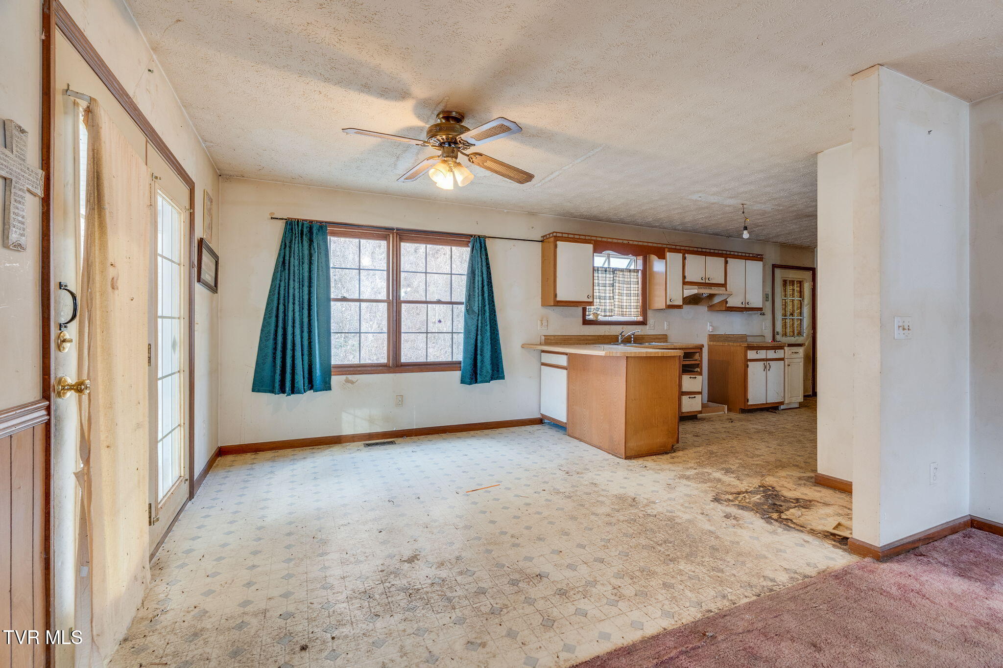 228 Tiger Creek Road Roan Mountain, TN 37687 - Photo 17 of 38 004