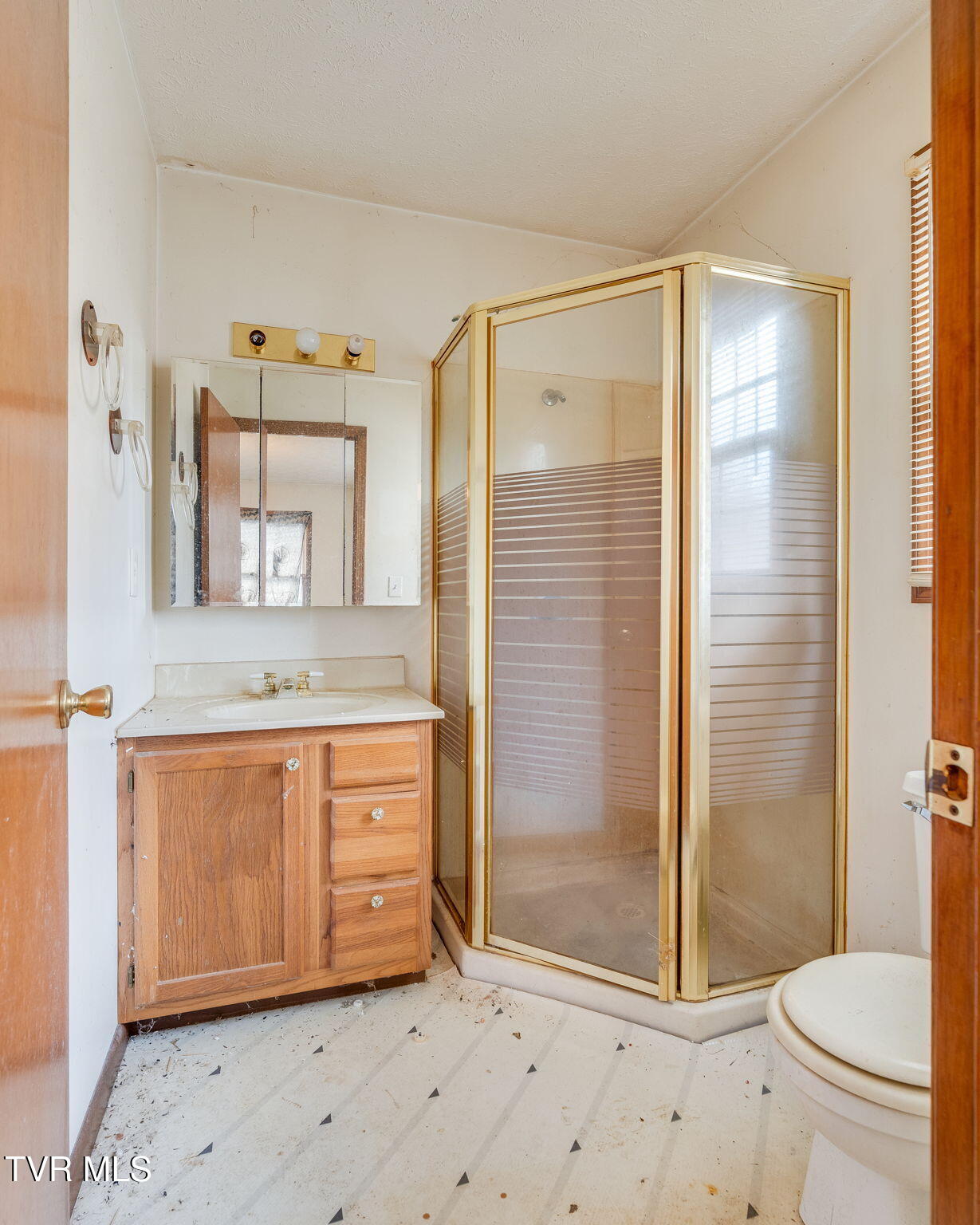 228 Tiger Creek Road Roan Mountain, TN 37687 - Photo 20 of 38 010