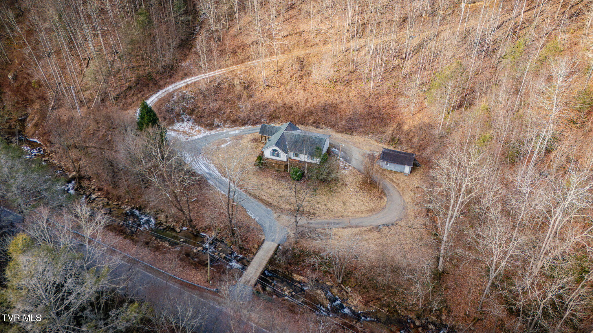 228 Tiger Creek Road Roan Mountain, TN 37687 - Photo 5 of 38 104